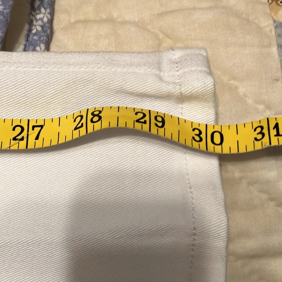 Gloria Vanderbilt white size 6 capris - Picture 9 of 10